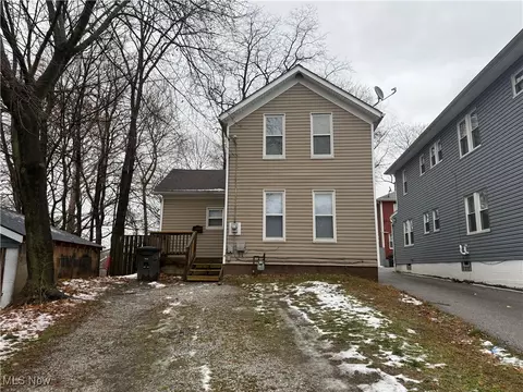 863 Bank St, Akron, OH 44305