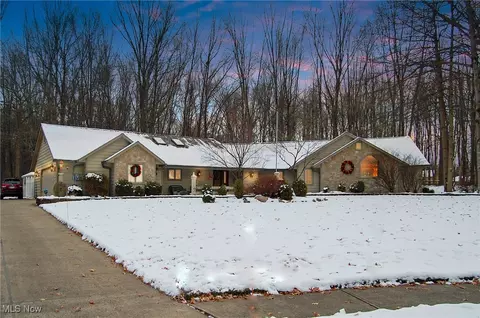 205 Ellen Dr, Berea, OH 44017