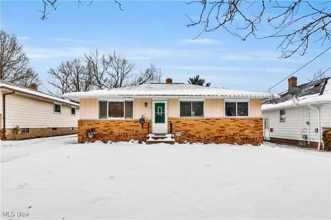 14808 James Ave, Maple Heights, OH 44137
