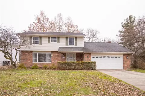 5228 Hickory Dr, Lyndhurst, OH 44124