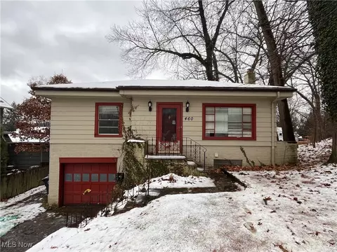 460 Palisades Dr, Akron, OH 44303