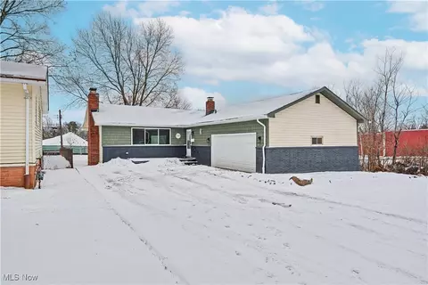 24600 Picone Ln, Bedford Heights, OH 44146