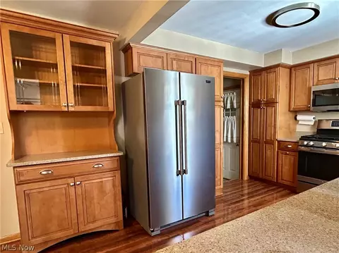 Kitchen - 172 Lake Shore Dr, Struthers, OH 44471 photo 3 of 4