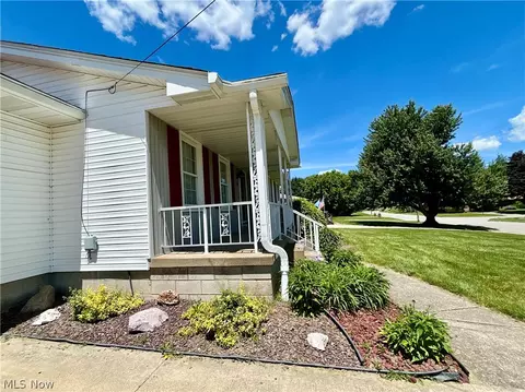 Exterior - 172 Lake Shore Dr, Struthers, OH 44471 photo 9 of 9