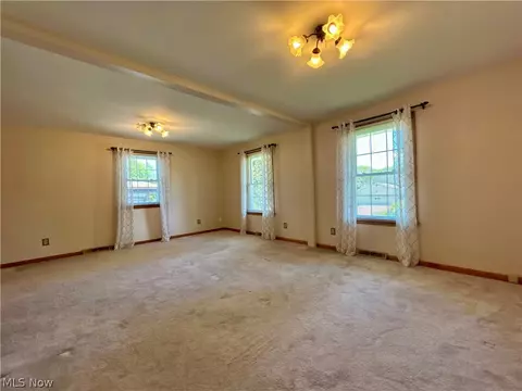 Living - 172 Lake Shore Dr, Struthers, OH 44471 photo 6 of 6