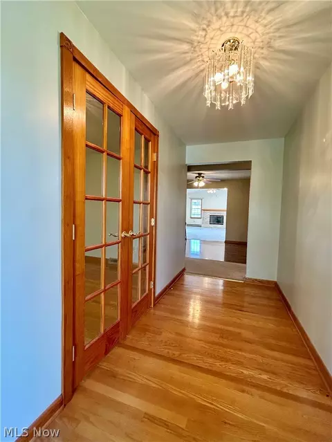 Entry Way - 172 Lake Shore Dr, Struthers, OH 44471 photo 1 of 3