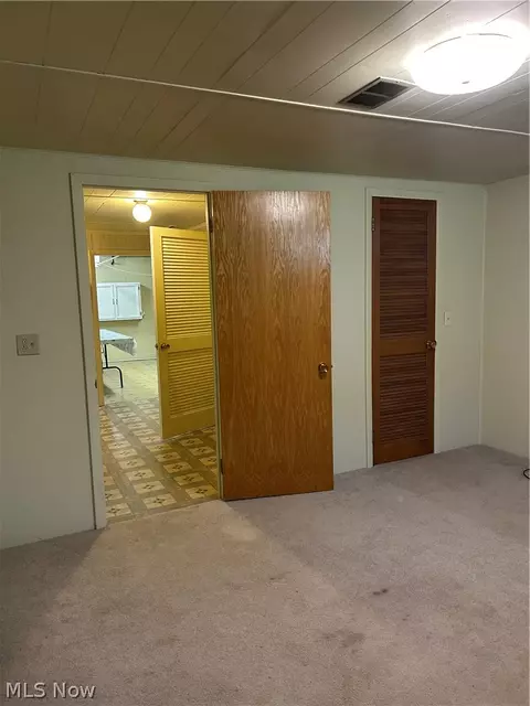 Bedroom - 172 Lake Shore Dr, Struthers, OH 44471 photo 4 of 4