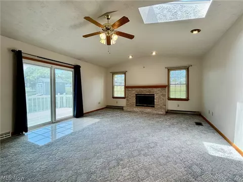 Living - 172 Lake Shore Dr, Struthers, OH 44471 photo 2 of 6