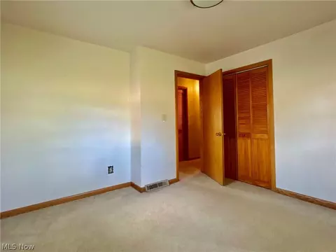 Bedroom - 172 Lake Shore Dr, Struthers, OH 44471 photo 3 of 4