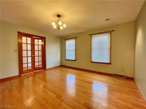 Living - 172 Lake Shore Dr, Struthers, OH 44471 photo 1 of 6