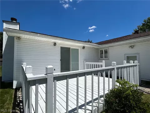 Exterior - 172 Lake Shore Dr, Struthers, OH 44471 photo 2 of 9