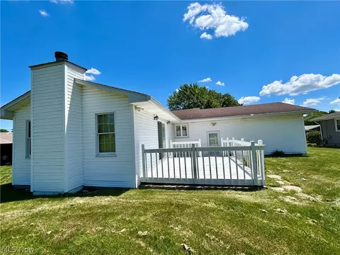 Exterior - 172 Lake Shore Dr, Struthers, OH 44471 photo 8 of 9
