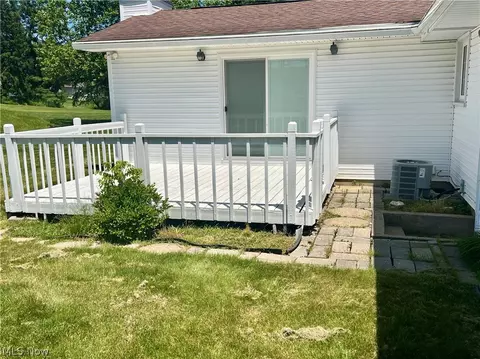Exterior - 172 Lake Shore Dr, Struthers, OH 44471 photo 7 of 9
