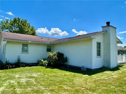Exterior - 172 Lake Shore Dr, Struthers, OH 44471 photo 5 of 9