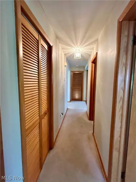 Entry Way - 172 Lake Shore Dr, Struthers, OH 44471 photo 3 of 3
