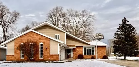 14300 Oakland Park Dr, Strongsville, OH 44136