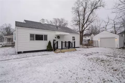 236 Adams Ave, Cuyahoga Falls, OH 44221