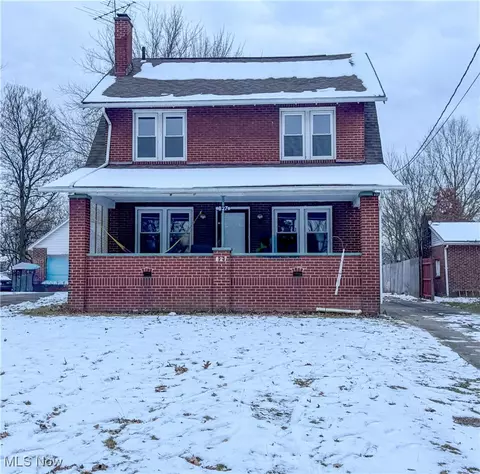 827 Winona Dr, Youngstown, OH 44511