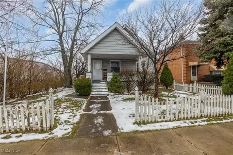 5219 W 54th St, Parma, OH 44134