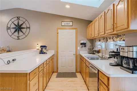 718 Hartford Dr, Elyria, OH 44035 photo 7