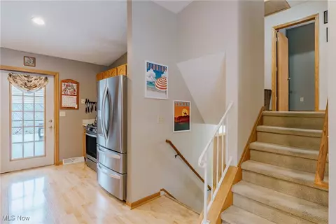 718 Hartford Dr, Elyria, OH 44035 photo 10
