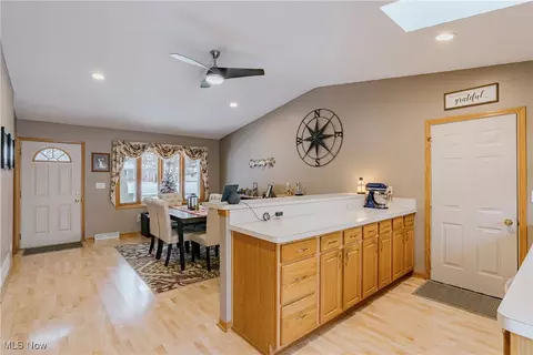 718 Hartford Dr, Elyria, OH 44035 photo 8