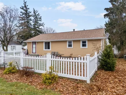 1202 37th St NW, Canton, OH 44709