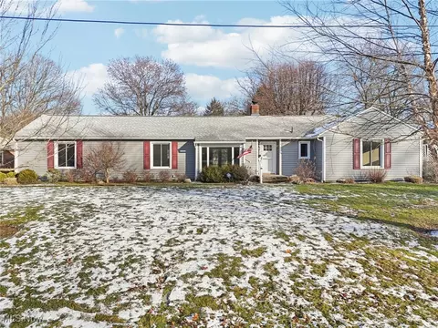 483 Parkside Dr, Akron, OH 44313