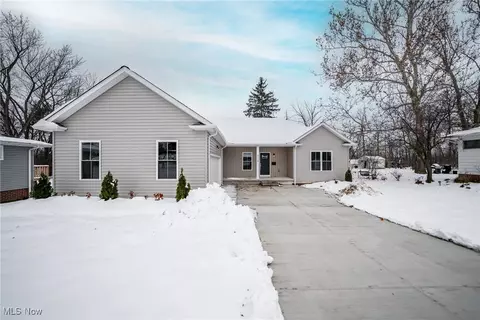 4738 Derbyshire Dr, North Randall, OH 44128