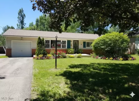 3030 Green Acres Dr, Youngstown, OH 44505