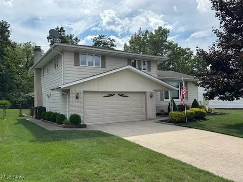 7130 Lakeview Dr, Parma, OH 44129