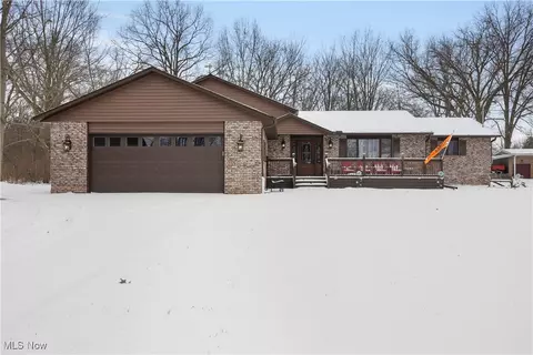 1115 Kay Dr, Lorain, OH 44053 photo 2