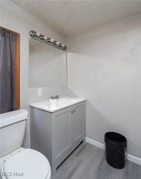 Bath - 476 Stallion Ct, Lagrange, OH 44050 photo 3 of 4