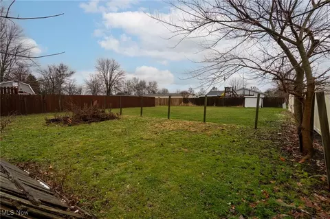 Exterior - 476 Stallion Ct, Lagrange, OH 44050 photo 3 of 3