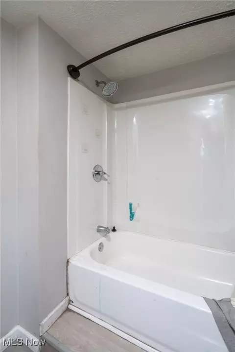 Bath - 476 Stallion Ct, Lagrange, OH 44050 photo 4 of 4