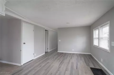 Living - 476 Stallion Ct, Lagrange, OH 44050 photo 8 of 8