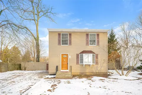 2831 Mcelwain Rd, Akron, OH 44312