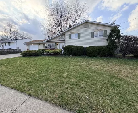 5952 Delores Blvd, Brook Park, OH 44142