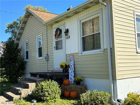 4828 Damon Ave NW, Warren, OH 44483