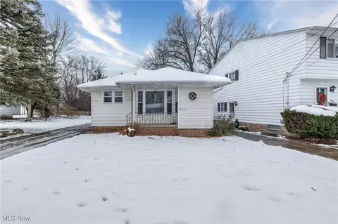 110 Talbot Dr, Bedford, OH 44146