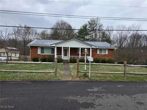 496 Kittle St, Williamstown, WV 26187