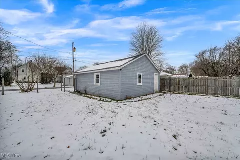 Exterior - 412 Jefferson St, Elyria, OH 44035 photo 10 of 11