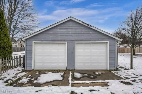 Exterior - 412 Jefferson St, Elyria, OH 44035 photo 11 of 11