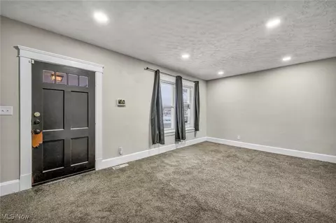 Living - 412 Jefferson St, Elyria, OH 44035 photo 1 of 6