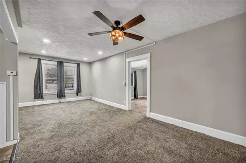 Living - 412 Jefferson St, Elyria, OH 44035 photo 5 of 6