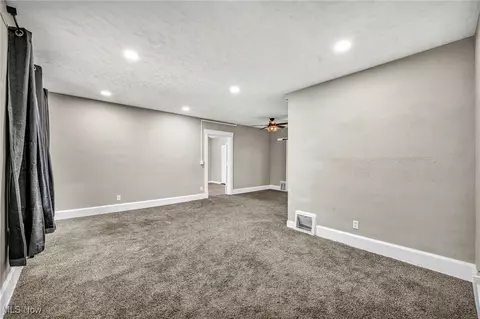 Living - 412 Jefferson St, Elyria, OH 44035 photo 2 of 6