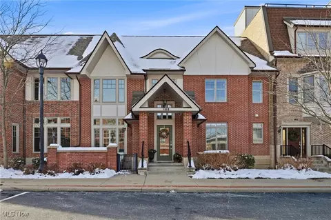 168 Vine St #69, Westlake, OH 44145