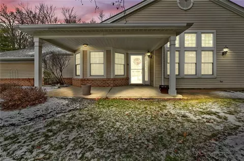 12 Community Dr, Avon Lake, OH 44012