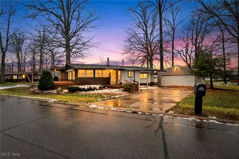 296 Ashwood Dr, Elyria, OH 44035