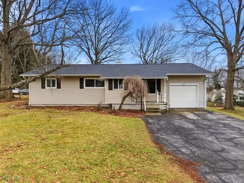 211 Mckinney Blvd, Kent, OH 44240